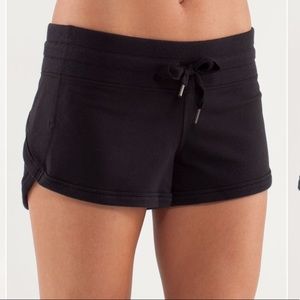 Lululemon cotton Cruiser shorts size 4